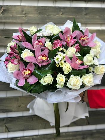 Букет цветов из: Розы и Хризантемы в Кяхте