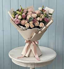 Букет цветов из:  Розы и Лизиантусы в Кяхте