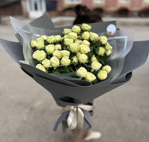 Букет Белые кустовые розы Солинеро в Кяхте