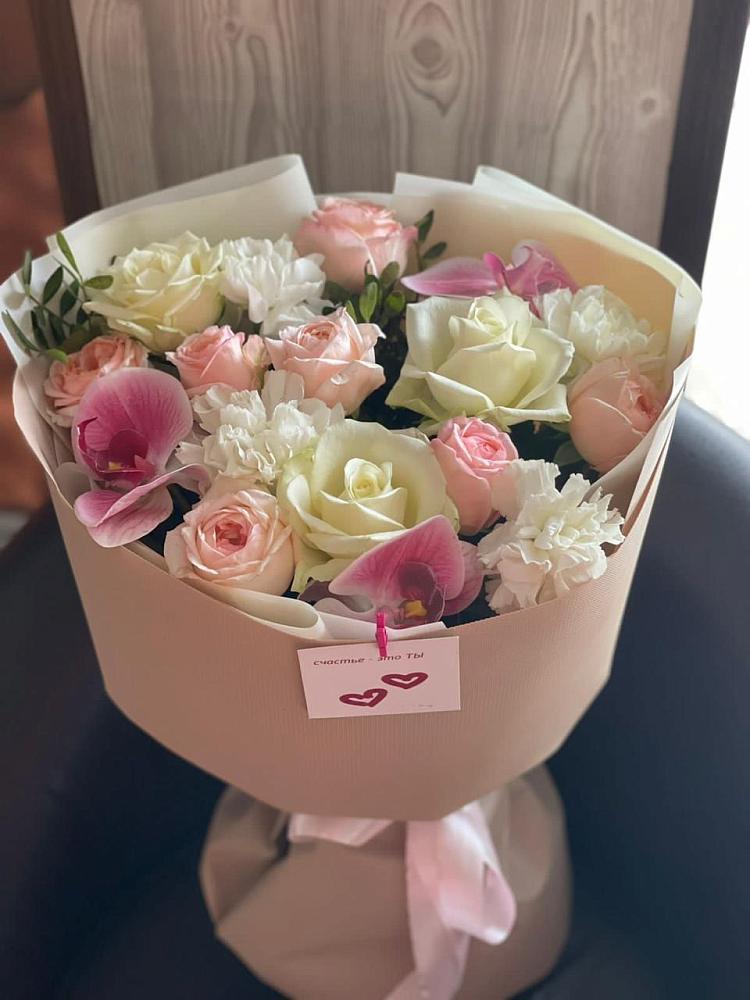 Букет цветов из: Орхидеи, Розы и Гвоздики в Кяхте