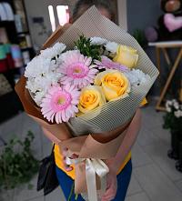 Букет цветов из:  Герберы, Розы и Хризантемы в Кяхте
