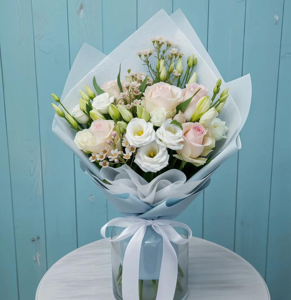 Букет цветов из: Розы и Лизиантусы в Кяхте