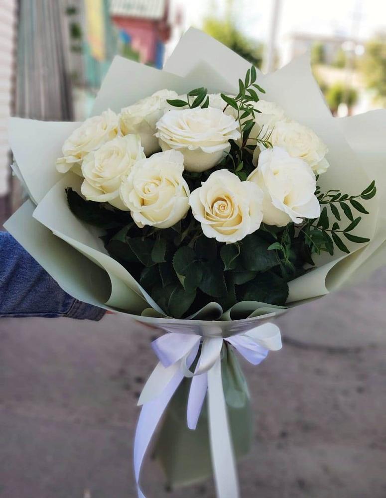Букет Белые розы Проуд в Кяхте
