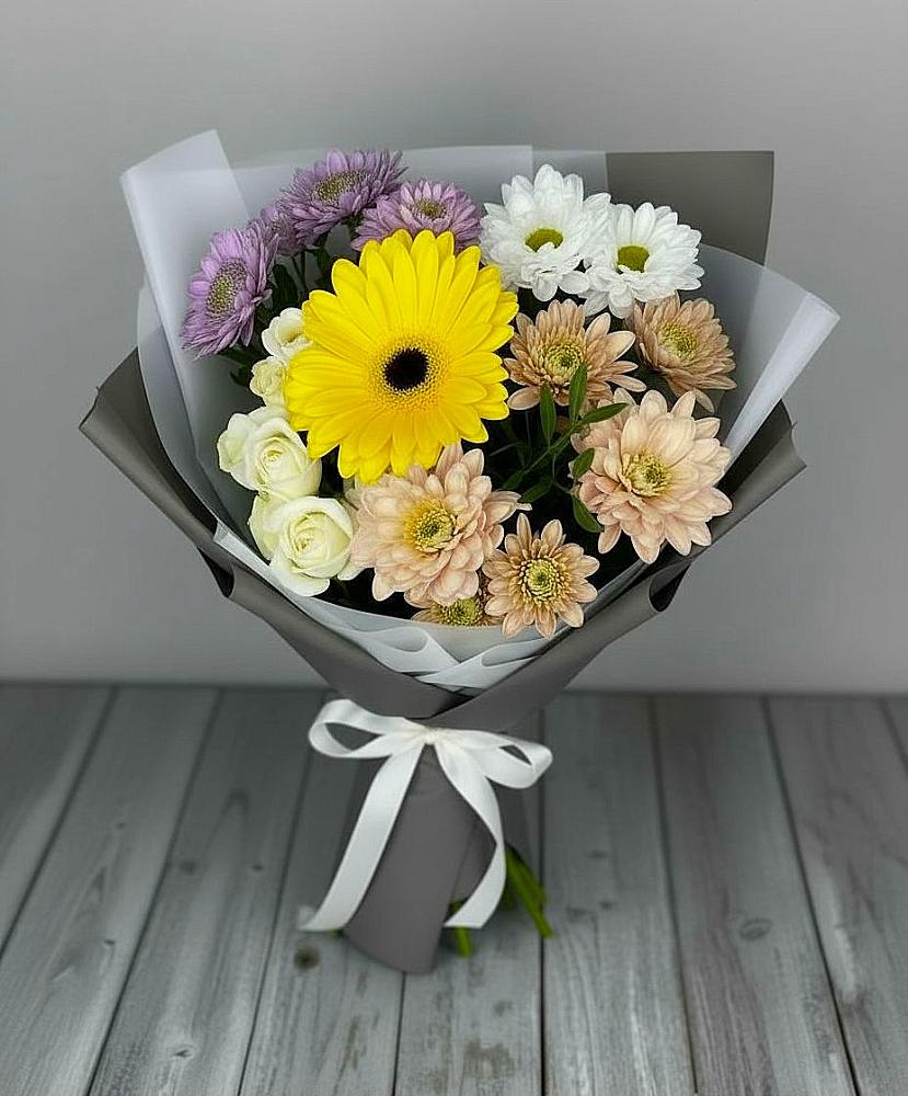Букет цветов из: Розы, Герберы и Хризантемы в Кяхте