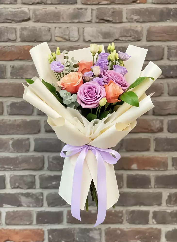 Букет цветов из: Лизиантусы и Розы в Кяхте