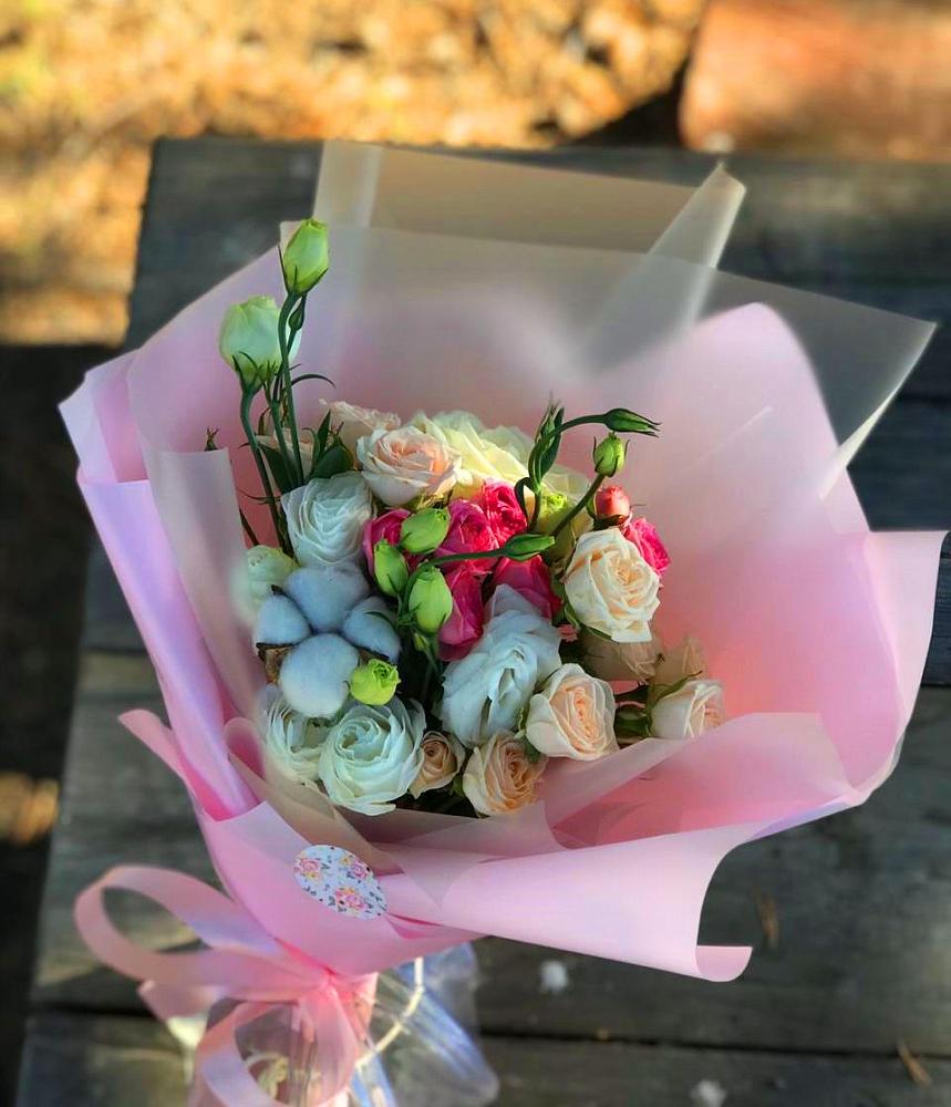 Букет цветов из: Розы и Лизиантусы в Кяхте