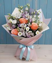 Букет цветов из:  Лизиантусы, Розы, Альстромерии и Гипсофила в Кяхте