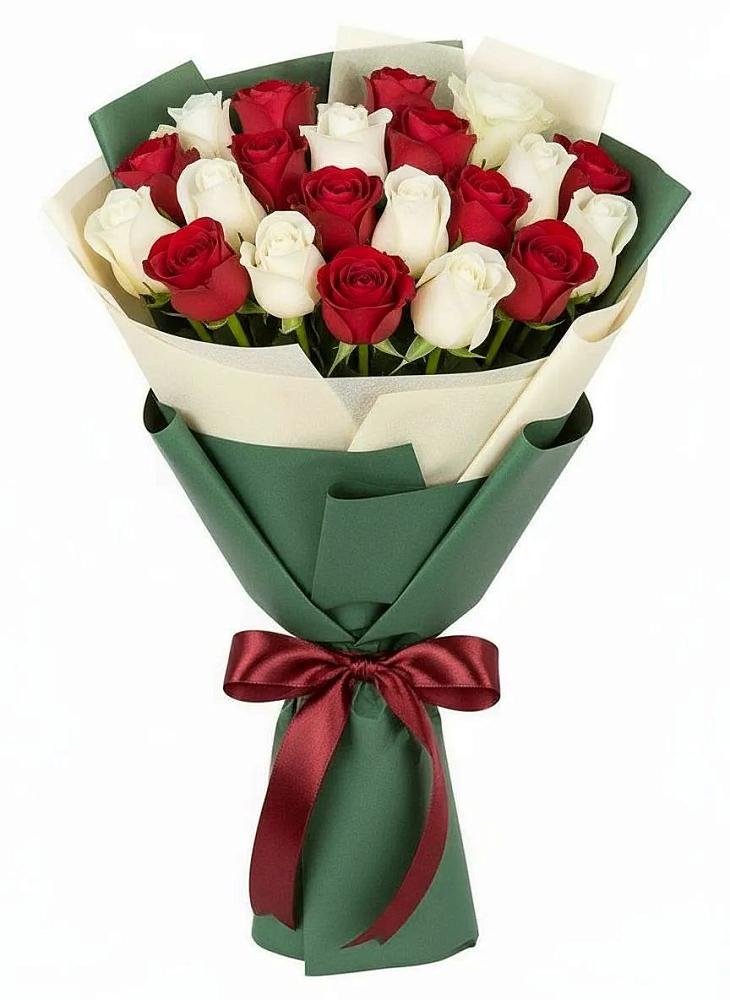 Букет Микс из красных и белых роз в Кяхте