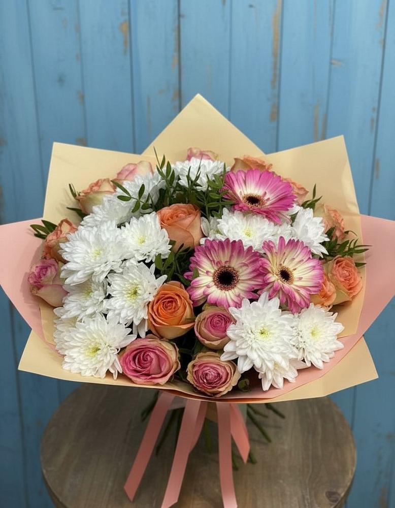 Букет цветов из: Розы, Герберы и Хризантемы в Кяхте