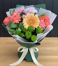 Букет цветов из:  Гвоздики, Розы, Герберы и Хризантемы #REPLACE_PRED# Кяхте