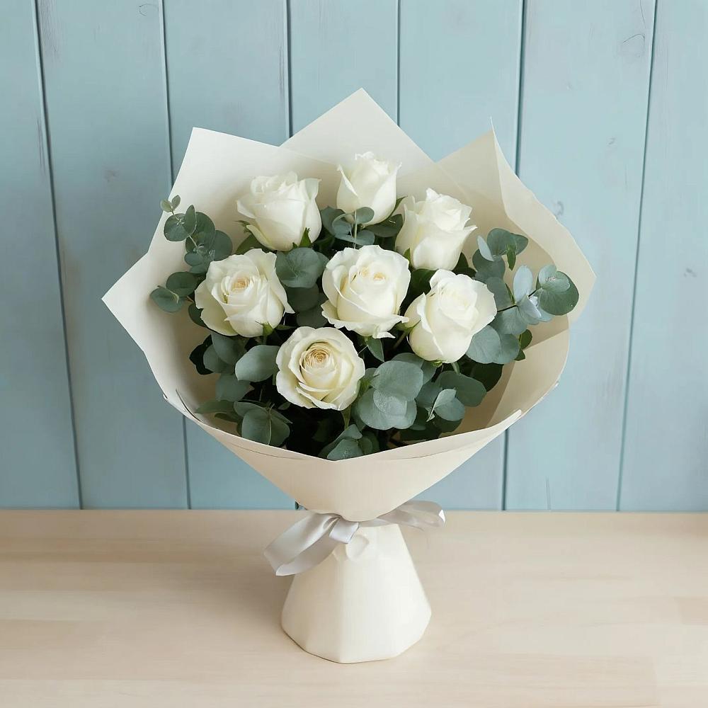 Букет Белые розы в Эвкалипте в Кяхте