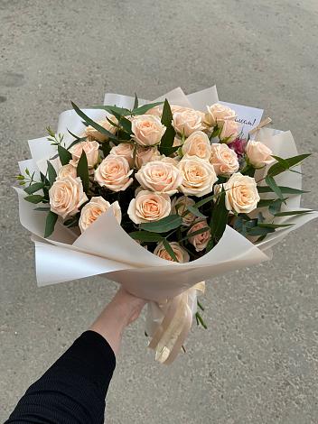 Букет Кремовые розы Латте в Кяхте