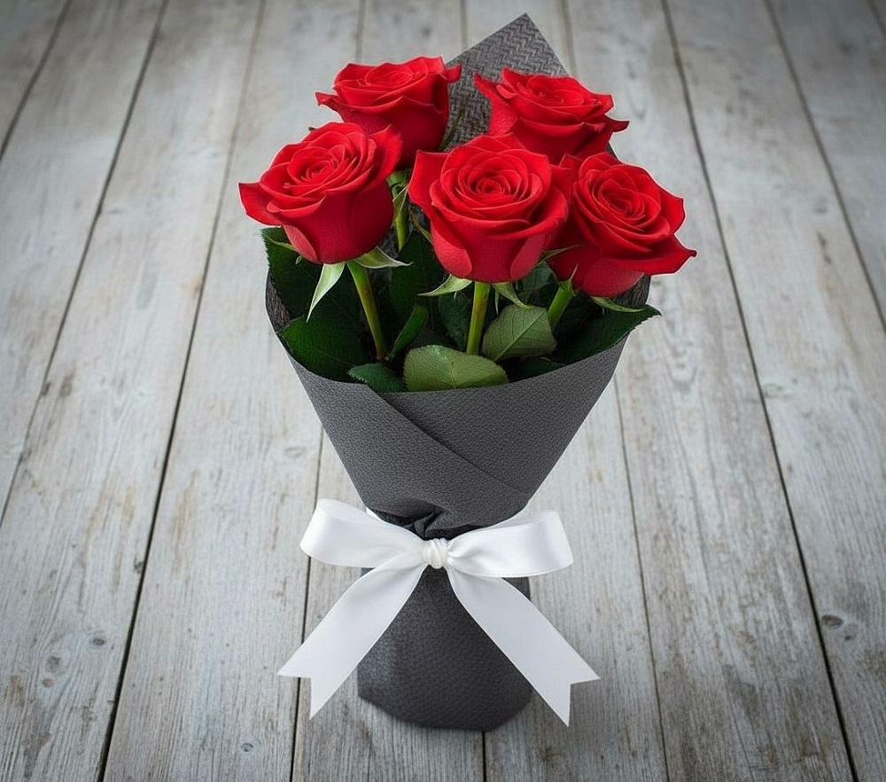 Букет 5 Красных роз Эдлесс Лав в Кяхте
