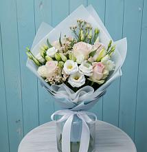 Букет цветов из:  Розы и Лизиантусы в Кяхте