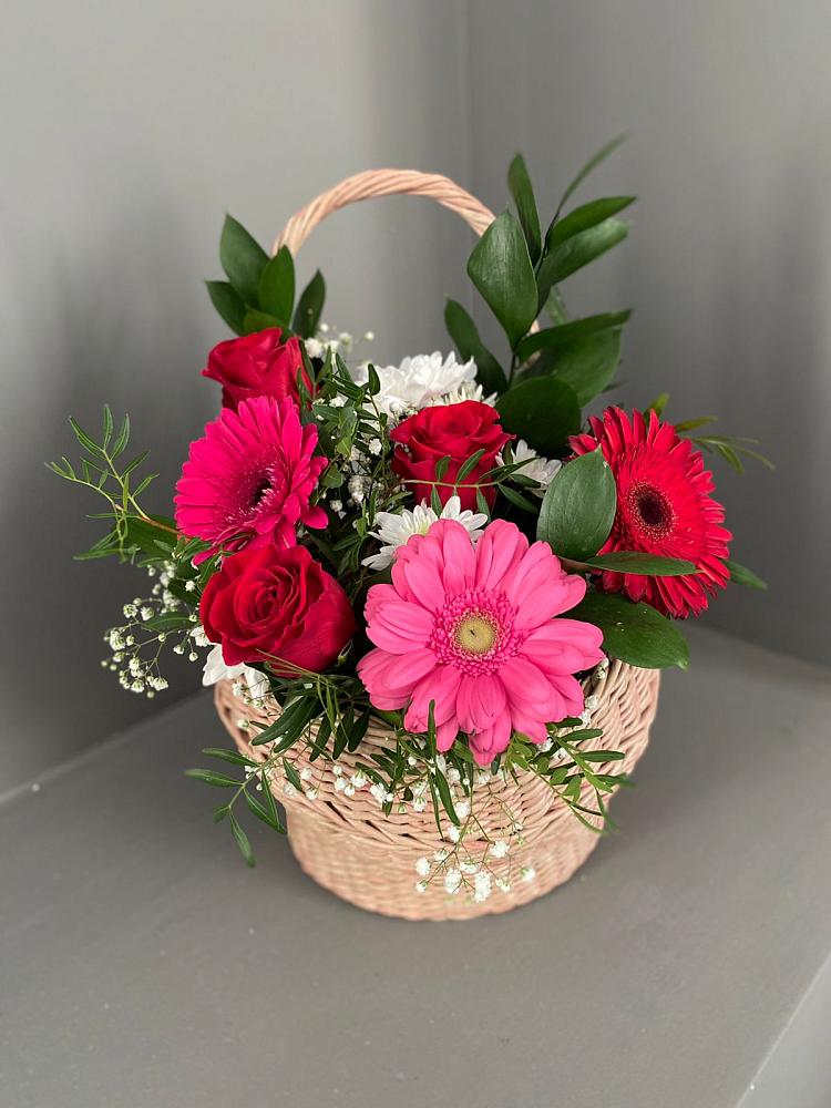 Цветочная композиция из Розы, Хризантемы и Герберы в корзине в Кяхте