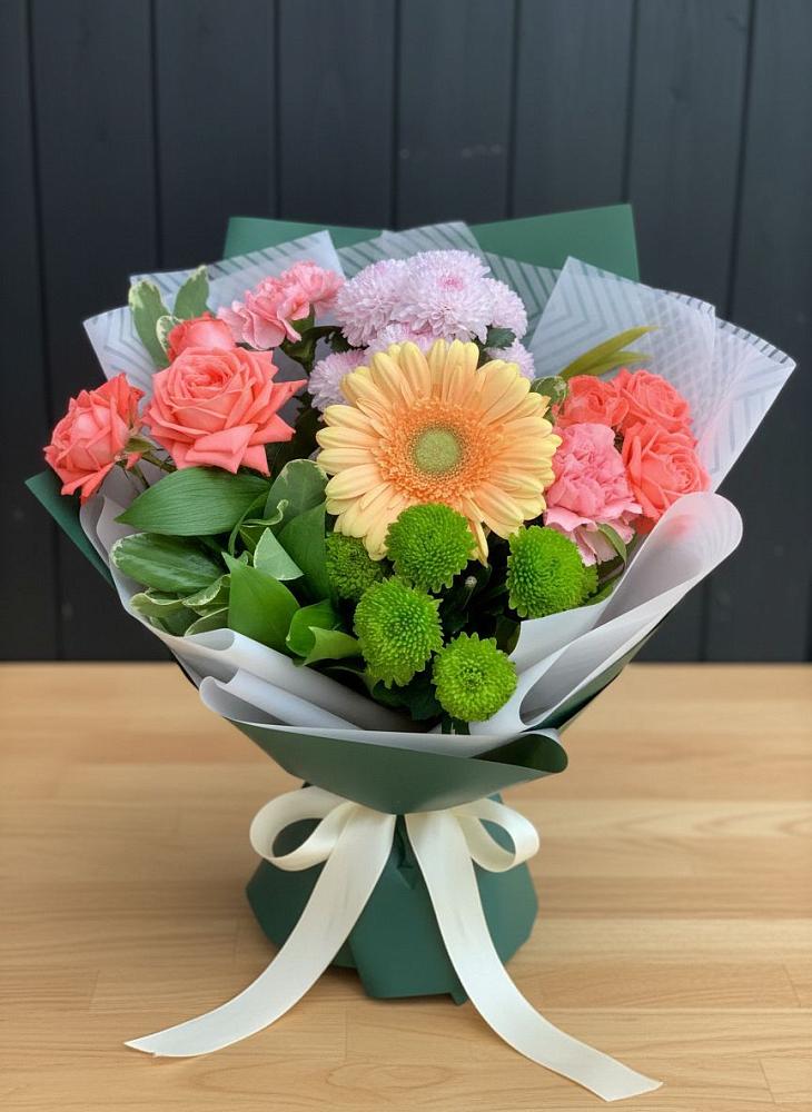 Букет цветов из: Гвоздики, Розы, Герберы и Хризантемы в Кяхте