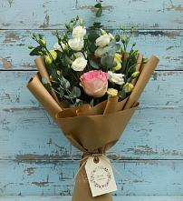Букет цветов из:  Розы и Лизиантусы в Кяхте