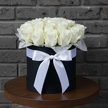 Цветочная композиция из Розы в шляпной коробке в Кяхте