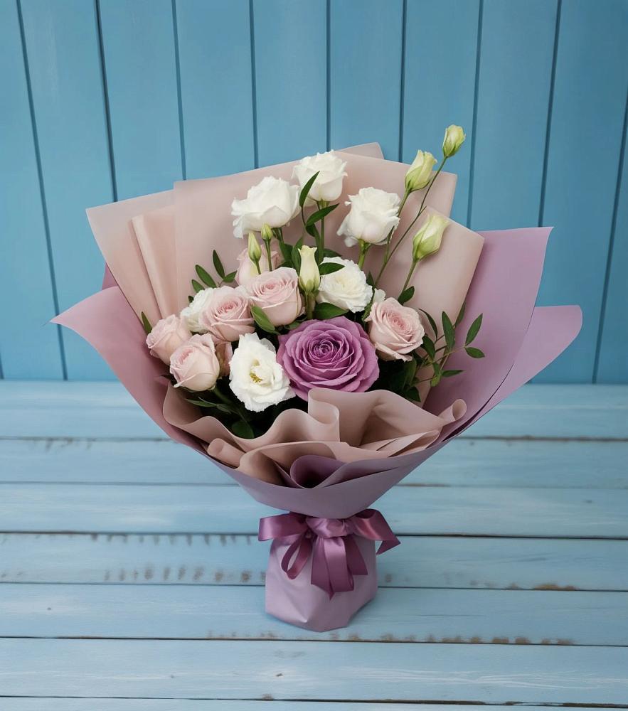 Букет цветов из: Розы и Лизиантусы в Кяхте